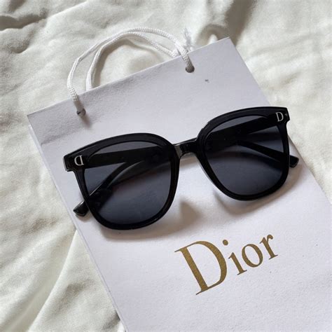 dior kacamata hitam.